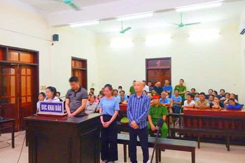 Nhóm nam nữ mở tiệc ma túy trong quán hát