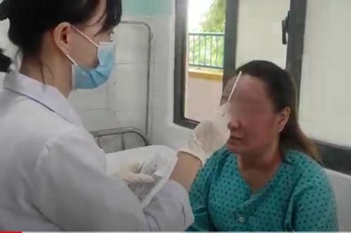 Làm đẹp bằng hóa chất tại nhà, người phụ nữ phải nhập viện