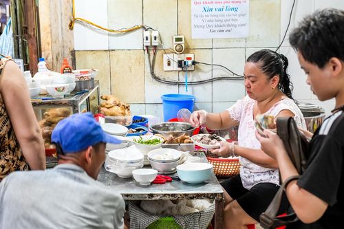 Phở 5.000 đồng ở Nam Định, khách thấy ngon ăn 6 bát liền