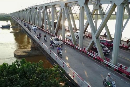 Hà Nội cấm nhiều loại xe qua cầu Chương Dương