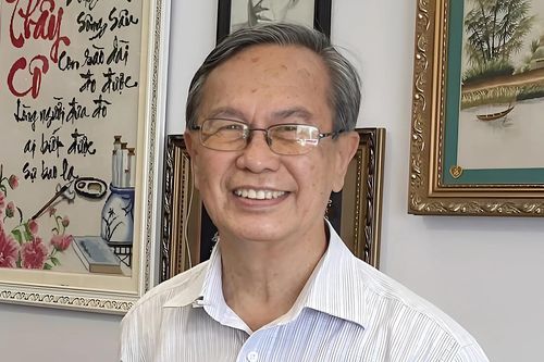 Một giáo sư miền Nam rút hết tiền dưỡng già, ủng hộ đồng bào bị lũ lụt 1 tỷ đồng