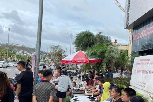 Hơn 1,3 triệu người ở khu vực bị cô lập được tặng tiền vào tài khoản di động