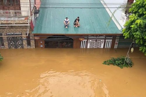 Yên Bái 7 người chết, 2 người mất tích, TP Yên Bái chìm trong biển nước