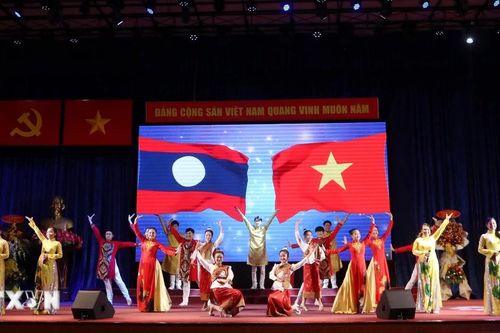 Quan hệ hữu nghị vĩ đại, đoàn kết đặc biệt và hợp tác toàn diện Việt Nam-Lào