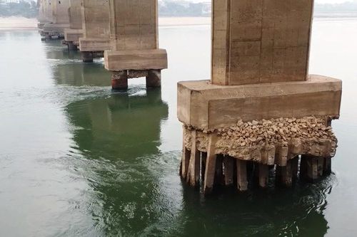 Hà Nội phân luồng giao thông sau khi cấm xe lưu thông qua cầu Trung Hà