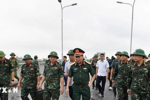 Vụ sập cầu Phong Châu ở Phú Thọ: Sẵn sàng lắp đặt cầu phao qua sông Hồng