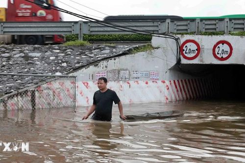 Hà Nội: Thường Tín ngập sâu, nhiều hầm chui trên Pháp Vân-Cầu Giẽ ngập nước