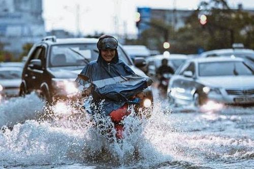 Kĩ năng lái xe qua đường ngập không phải ai cũng biết