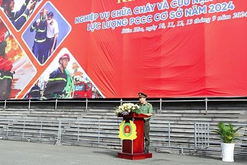 Loạt ảnh ấn tượng tại buổi kiểm tra nghiệp vụ chữa cháy ở Đồng Nai