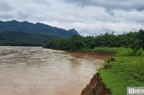 Sông Mã ở Thanh Hóa sạt lở gần 2km, sâu 20-30m
