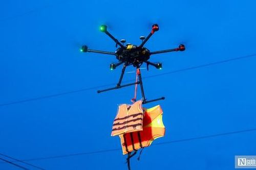 Dùng Drone tiếp tế người dân vùng lũ Thái Nguyên