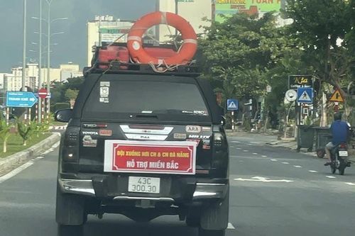 Đội xuồng hơi cứu nạn từ miền Trung 'hỏa tốc' ra Bắc ứng cứu đồng bào vùng ngập lụt