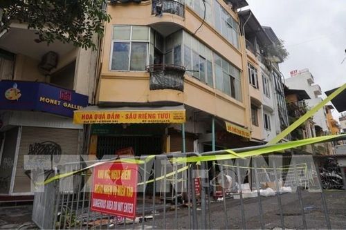 Hà Nội phong tỏa khu vực xung quanh số nhà 46 Hàng Gai bị nghiêng do bão số 3