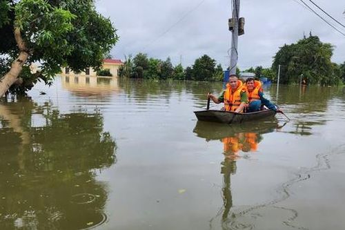 Hà Nội: Cận cảnh một thôn ở Sóc Sơn bị cô lập hoàn toàn do mưa lũ