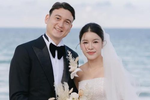 Bố mẹ thủ môn Đặng Văn Lâm tự hào về Yến Xuân