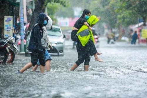 Một trường Đại học ở Hà Nội phát thông báo sơ tán sinh viên do nguy cơ lũ quét