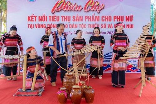 Giải pháp nhằm hỗ trợ phụ nữ dân tộc thiểu số tự tin phát triển kinh kế