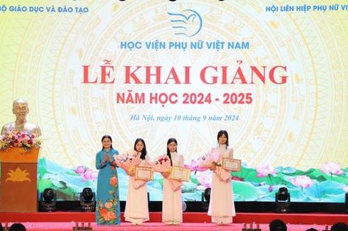 Hơn 1.800 tân sinh viên Học viện Phụ nữ Việt Nam bước vào năm học mới