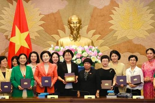 Đoàn đại biểu Phụ nữ Hàn Quốc gặp gỡ, trao đổi với nhóm Nữ đại biểu Quốc hội Việt Nam