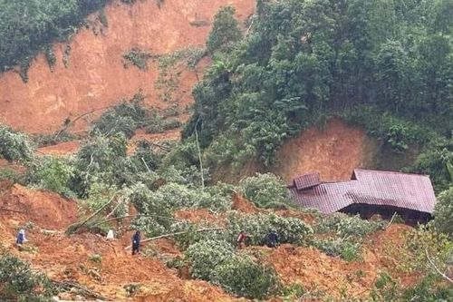Yên Bái: 5 nhà liền kề bị vùi lấp trong đêm, 9 người chết và mất tích