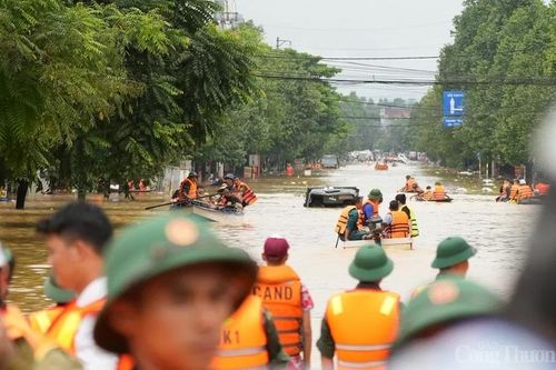 Thái Nguyên: Nỗi đau xé lòng của người mẹ khi thấy thi thể con trai bị lật thuyền do mưa lũ