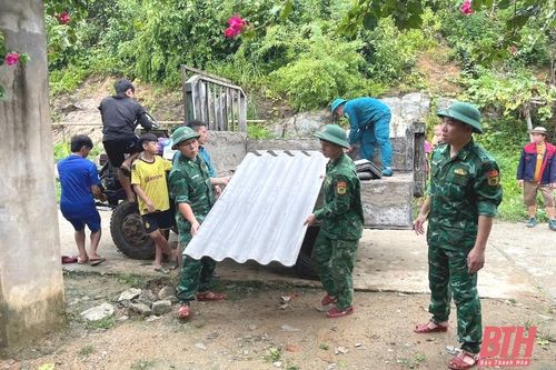 Sau bão, Mường Lát tích cực sửa chữa nhà ở bị thiệt hại cho người dân