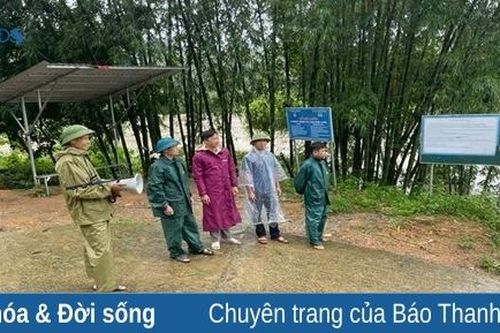 Nước sông Mã lên cao, học sinh ở một số điểm trường tại xã Phú Xuân phải nghỉ học