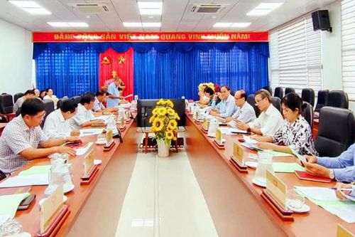 UBND huyện Châu Phú họp thành viên thông qua dự thảo báo cáo tình hình phát triển kinh tế - xã hội