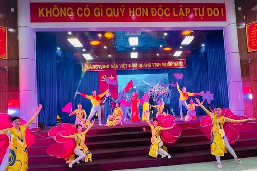 Sôi nổi chương trình nghệ thuật chào mừng kỷ niệm 70 năm thành lập Đảng bộ Pleiku