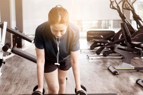 Dấu hiệu tập luyện quá sức và rủi ro sức khỏe