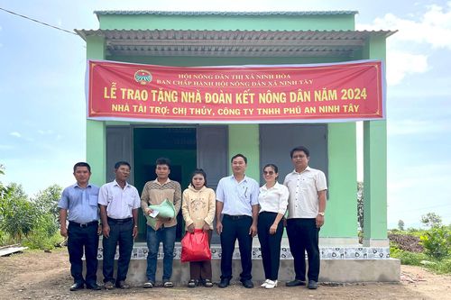 Hội Nông dân xã Ninh Tây: Trao tặng 1 nhà Đoàn kết nông dân cho hội viên
