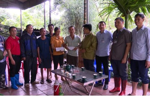 Chi Lăng: Thăm hỏi, động viên gia đình bị sập nhà do ảnh hưởng của bão số 3