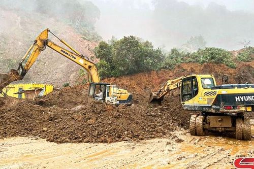 Tập trung ứng phó với sạt lở đất