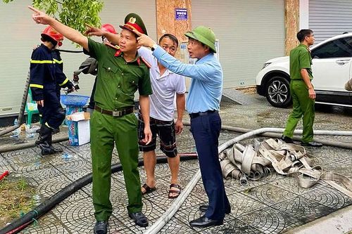 Lãnh đạo tỉnh Bắc Ninh chỉ đạo chữa cháy, cứu sống 4 người