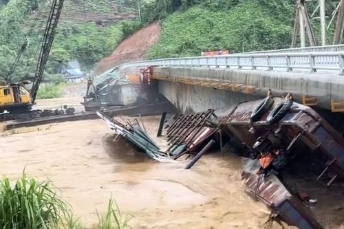 Liên tiếp sự cố tàu bị mắc kẹt trên sông Lô, sông Thao khu vực vùng núi phía Bắc