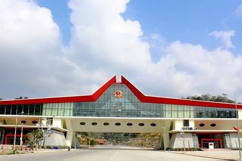 Phương tiện chở hàng xuất khẩu qua cửa khẩu Hữu Nghị được điều tiết vào Khu phi thuế quan