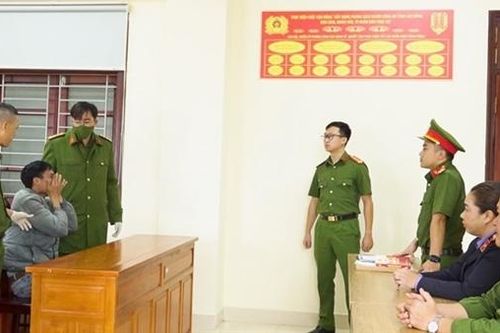 Khởi tố nhân viên bệnh viện trục lợi bảo hiểm y tế