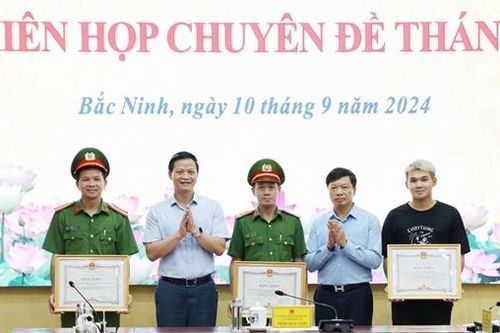 Bắc Ninh tặng Bằng khen cho Công an và người dân cứu 7 người trong đám cháy