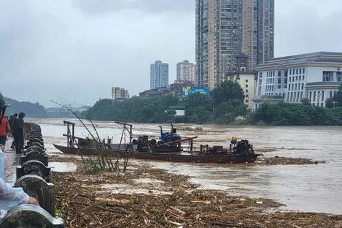 Lào Cai thông tin chính thức về 2 tàu hút trôi trên sông Hồng