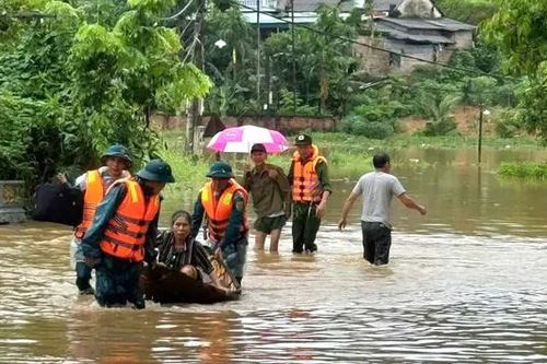 Sơ tán một số hộ dân thị trấn Hạ Hòa, Phú Thọ