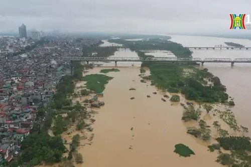 Hà Nội báo động lũ khẩn cấp, ngập lụt mở rộng