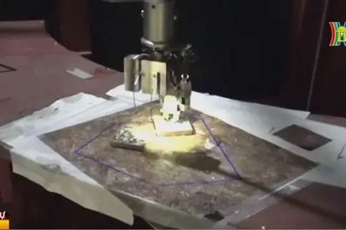 Nhật Bản thu hồi mảnh vụn hạt nhân tại nhà máy Fukushima