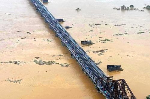 Lũ sông Hồng lớn nhất trong vòng 60 năm qua, cảnh báo Hà Nội ngập nhiều tuyến phố