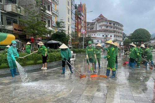 Khẩn trương dọn vệ sinh môi trường sau cơn bão số 3