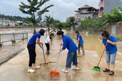 Hơn 100 đoàn viên thanh niên ra quân hỗ trợ khắc phục hậu quả do mưa lũ tại Thành phố