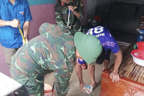 Huy động trên 1.000 cán bộ, chiến sĩ, dân quân tự vệ giúp dân khắc phục hậu quả sau bão