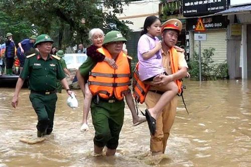 Nhanh chóng cử người và phương tiện di dời dân ra khỏi vùng ngập lụt ở Yên Bái
