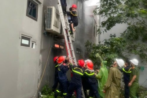 Cứu 7 người mắc kẹt trong đám cháy nhà ở Bắc Ninh