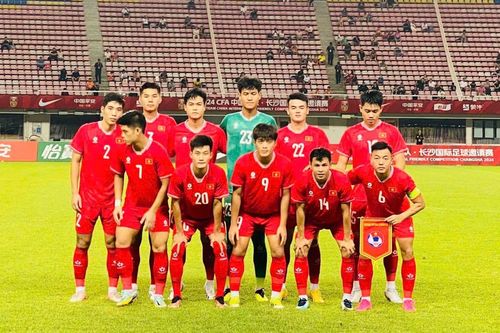 Mất người từ hiệp 1, U22 Việt Nam vẫn thắng U22 Malaysia