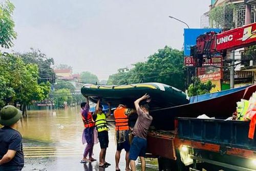 Xã Hương Sơn (huyện Mỹ Đức): 70 thuyền, đò lên đường giúp người dân vùng lũ miền núi phía Bắc